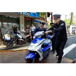 眾多且不守規(guī)矩的電動(dòng)車在路上，給交通治理帶了極大困擾